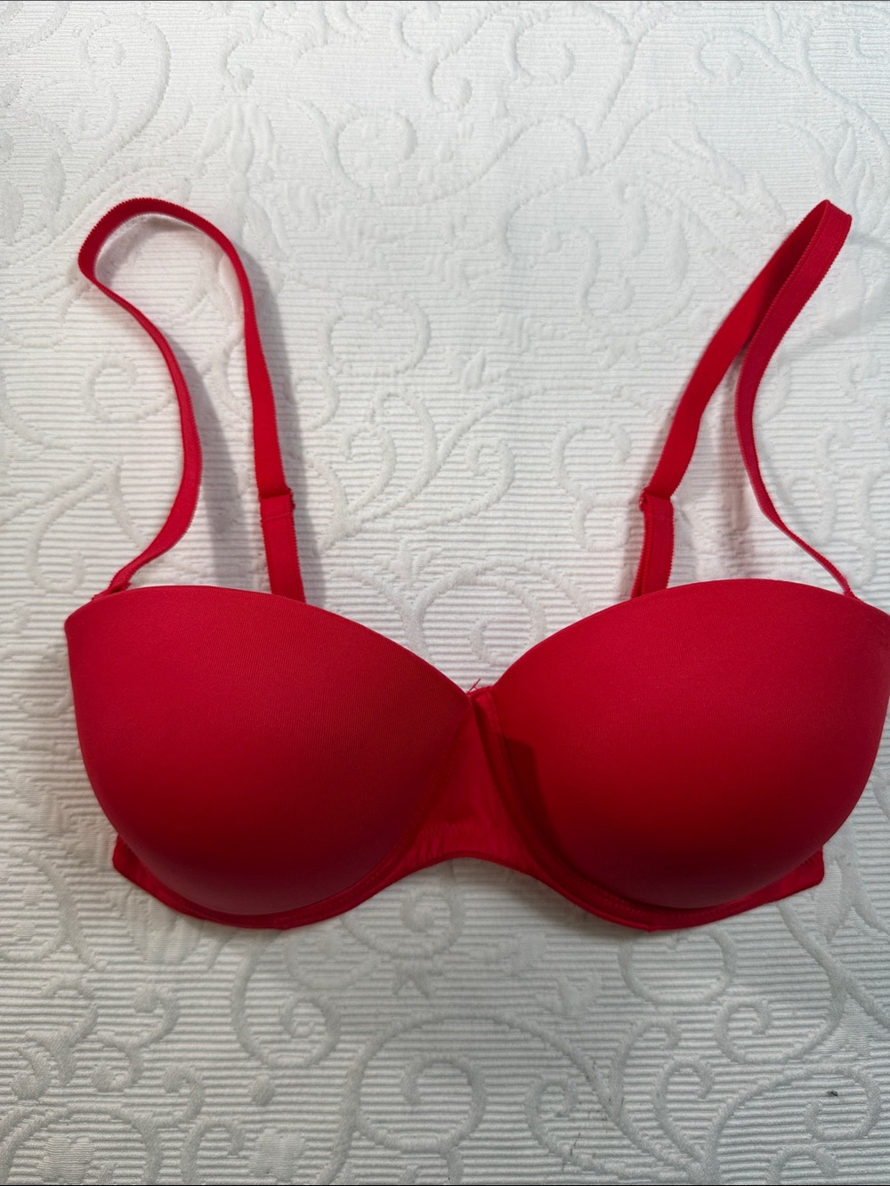 PINK Victoria's Secret Red Convertible T-Shirt Bra NWOT. 32D